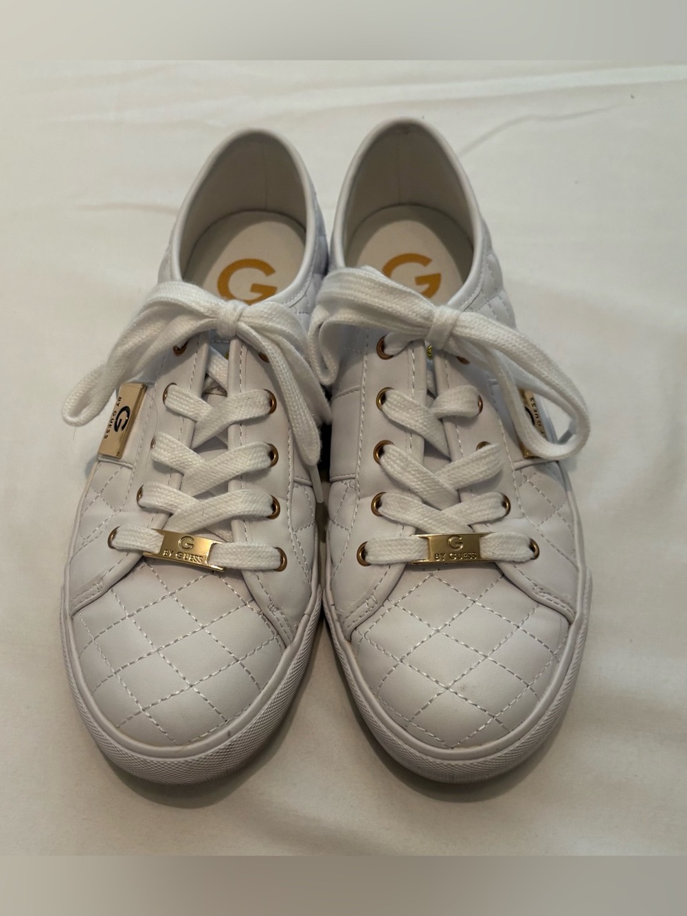 Ladies G is for Guess BACKER2 Quilted Tennis Shoes Size 7.5M - Picture 3 of 8